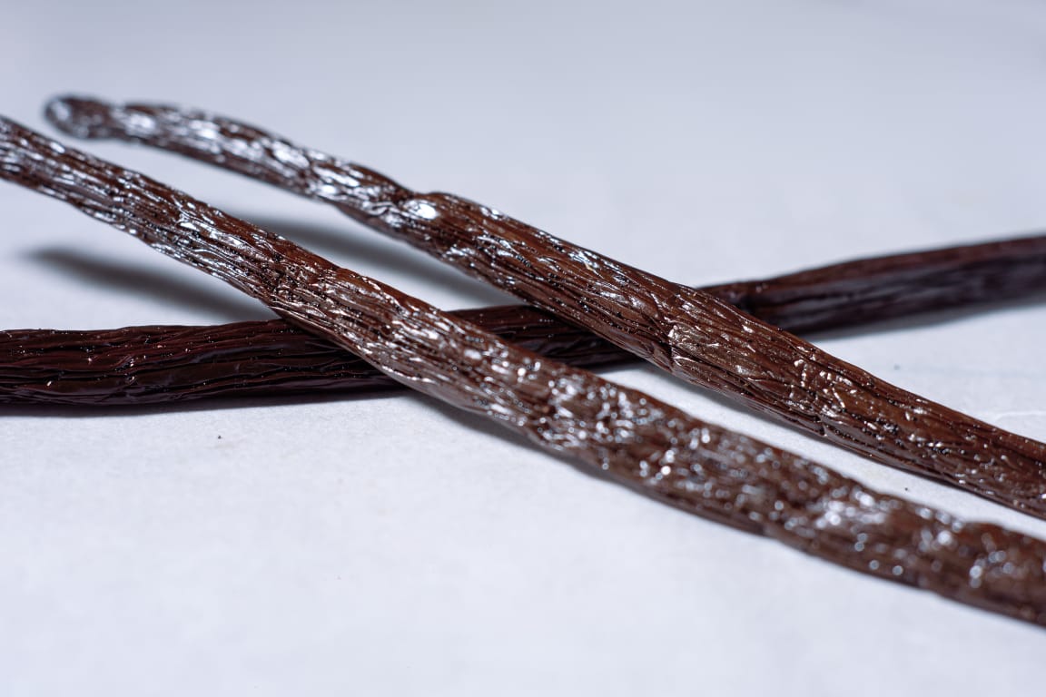 Vanille Bourbon de Madagascar – 3 gousses premium (15-17 cm) en tube hermétique.