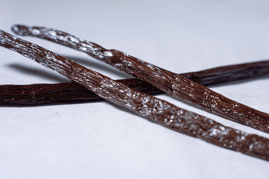 Vanille Bourbon de Madagascar – 3 gousses premium (15-17 cm) en tube hermétique.